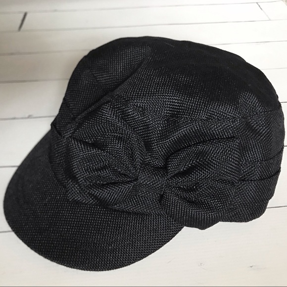 Accessories - Black hat with bow